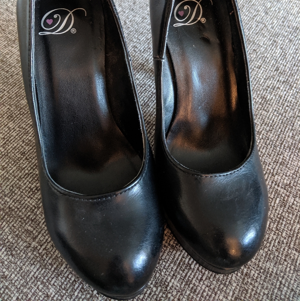 Women's black heels